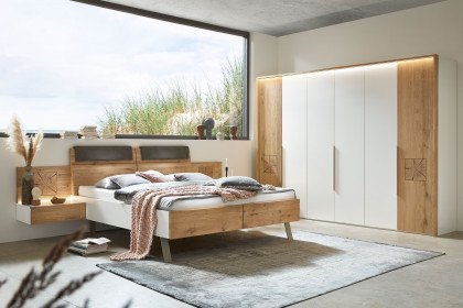 Axo von Thielemeyer - Schlafzimmer-Set weiß - Wildeiche Altholz-Design