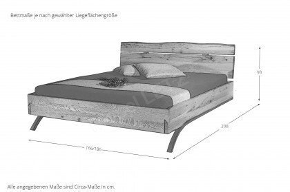 Arcobello von Sprenger Möbel - Holzbett mit schwarz patinierten Bogenfüßen aus Eisen