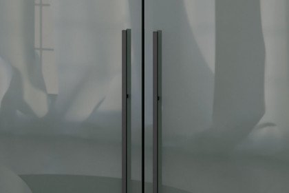 Longline von JUTZLER - Kleiderschrank Glas grau-grün mit Stangengriffen
