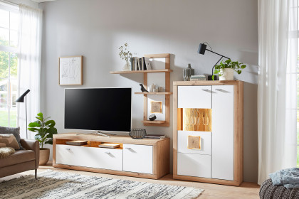 Borkum von IDEAL Möbel - Wohnwand Eiche Artisan/ weiß inklusive Akzentbeleuchtung