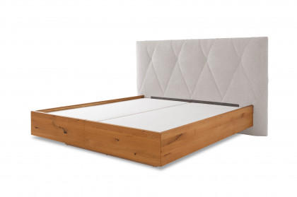 Stella Alpina von ADA Mindful Living - Massivholzbett mit Boxspring-Unterfederung