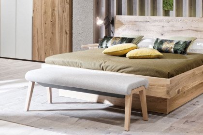 Valpin sleeping von Voglauer - Schlafzimmer-Set: Kleiderschrank, Sockelbett & Nakos