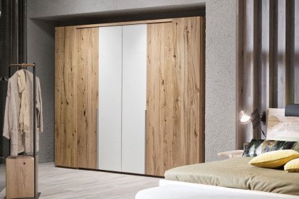 Valpin sleeping von Voglauer - Schlafzimmer-Set: Kleiderschrank, Sockelbett & Nakos