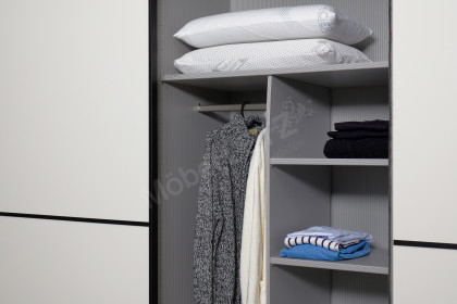 Boston von Wiemann - Schrank 300 mit Dämpfung, vielen Böden & Kleiderstangen