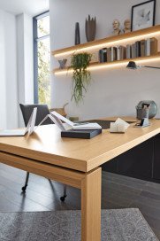 Kara-Frame von Musterring - Büroensemble mit Auflagen-Schreibtisch