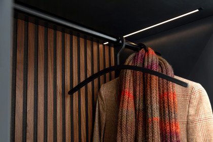 Bilbao von Wittenbreder - Garderobe in matt Grau & Kernnussbaum