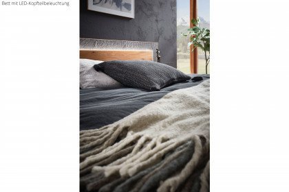 WSM 5100 von Wöstmann - Wildeiche-Schlafzimmer-Set mit Steinfurnier-Akzenten