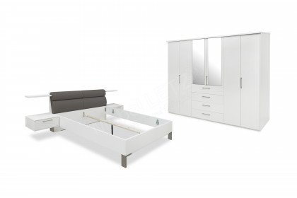 Amado von MONDO - Schlafzimmer mit Schrank, Bettanlage und Wandregalen