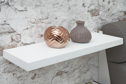 Amado von MONDO - Schlafzimmer mit Schrank, Bettanlage und Wandregalen