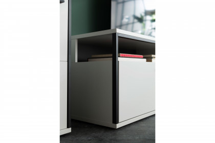 Mori von MCA furniture - Wohnwand in Modern white mit schwarzgrau