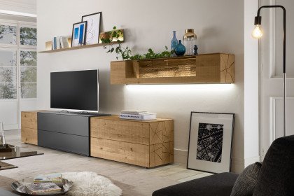 Trevio von Musterring - Wohnwand V24 Kerneiche massiv/ anthrazit/ Glas