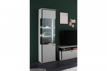 Mori von MCA furniture - Vitrine mit Seitenverglasungen
