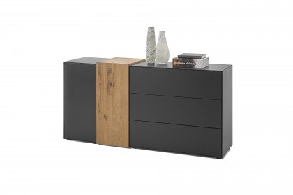 Trevio von Musterring - Wohnwand V26 Kerneiche massiv/ anthrazit/ Glas