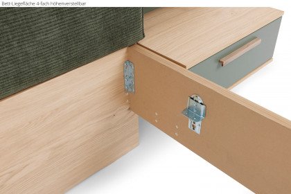 Malin von Musterring - Kufenbett Balkeneiche/ jungle green