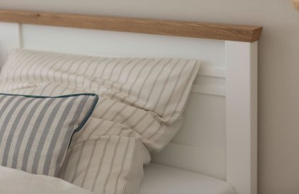 Malmö von SCHÖNER WOHNEN - Stollenbett Lack weiß/ Wildeiche