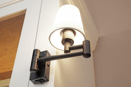 Village von SCHÖNER WOHNEN - Vitrine in Lack weiß mit Beleuchtung