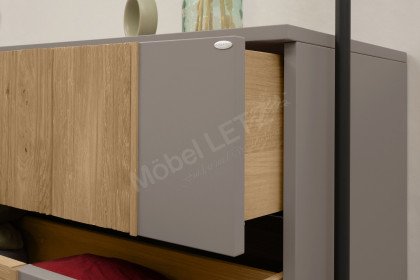 V/lacera sleeping von Voglauer - Kleiderständer mit Schubladen grau - Eiche