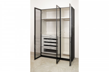 Topline von JUTZLER - Kleiderschrank 3-türig schwarz mit Rauchglastüren