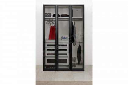 Topline von JUTZLER - Kleiderschrank 3-türig mit Innenzubehör & Beleuchtung