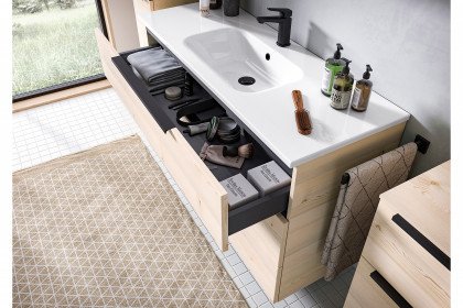 Serie 6110 von Pelipal - Badezimmer in Polar Pine