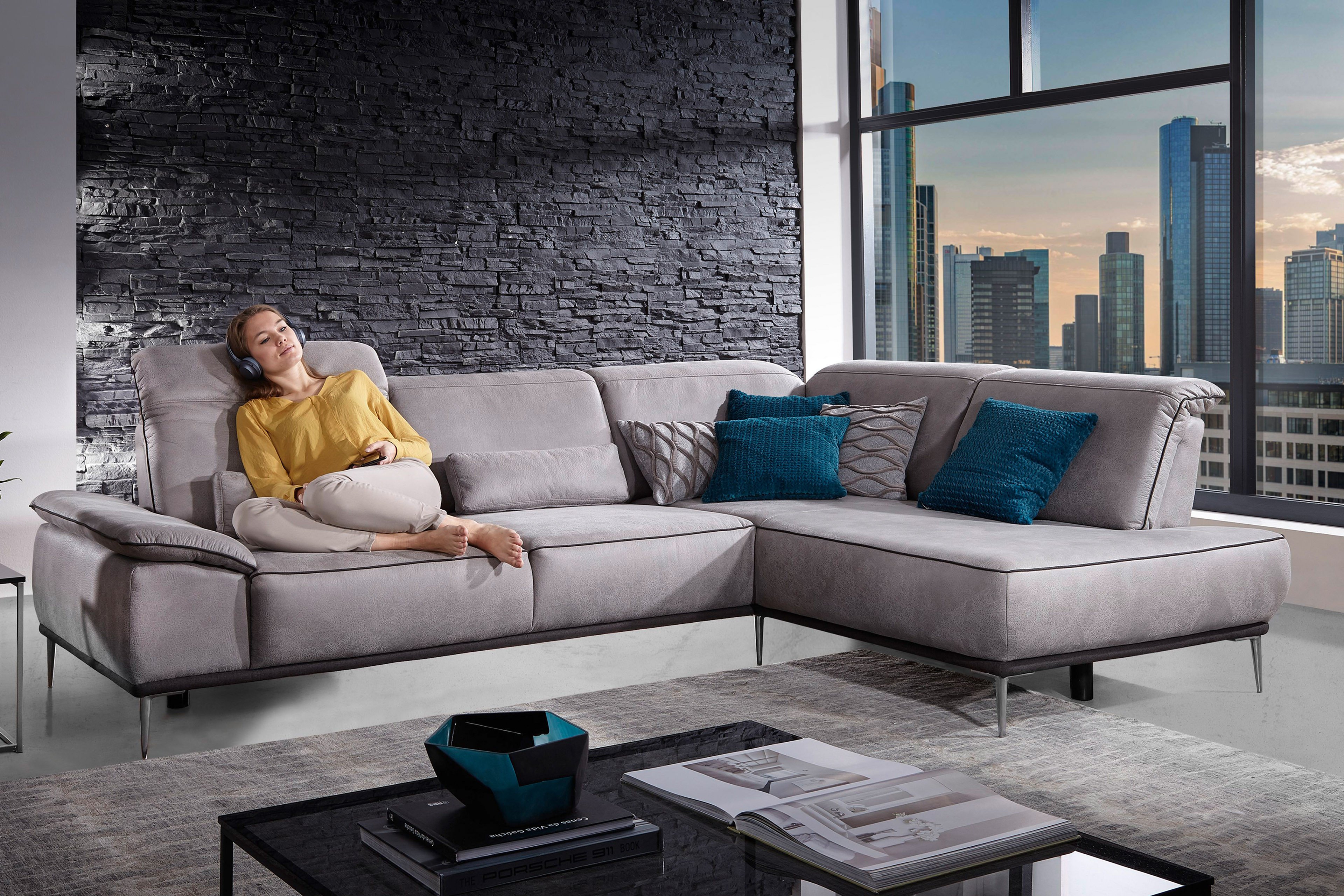Dietsch Family Style 5 Sofa mit Armstütze und eingebautem Becherhalter