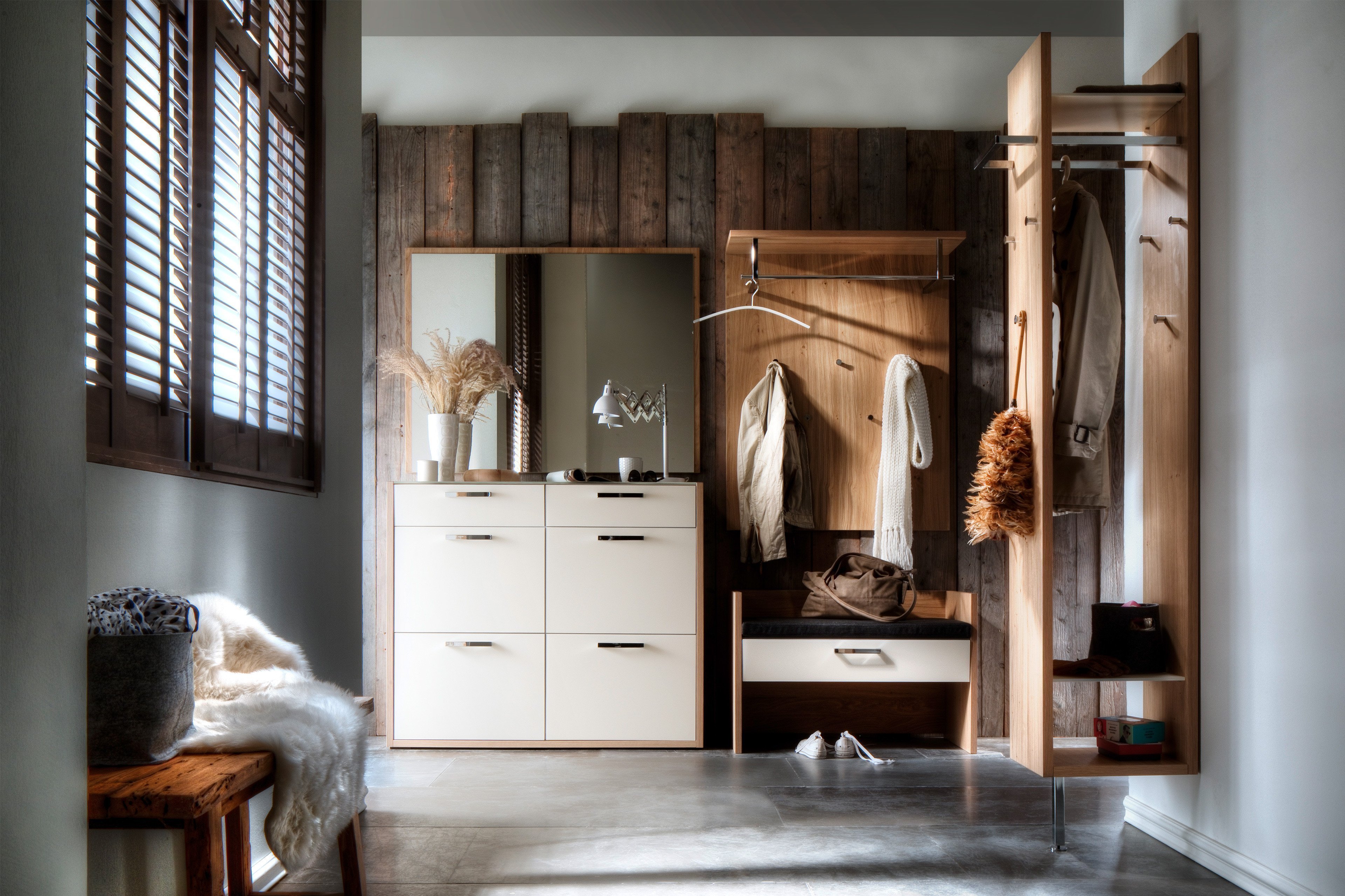 Garderobe LimU Wildeiche/ Glas perlweiß matt von Wittenbreder Möbel