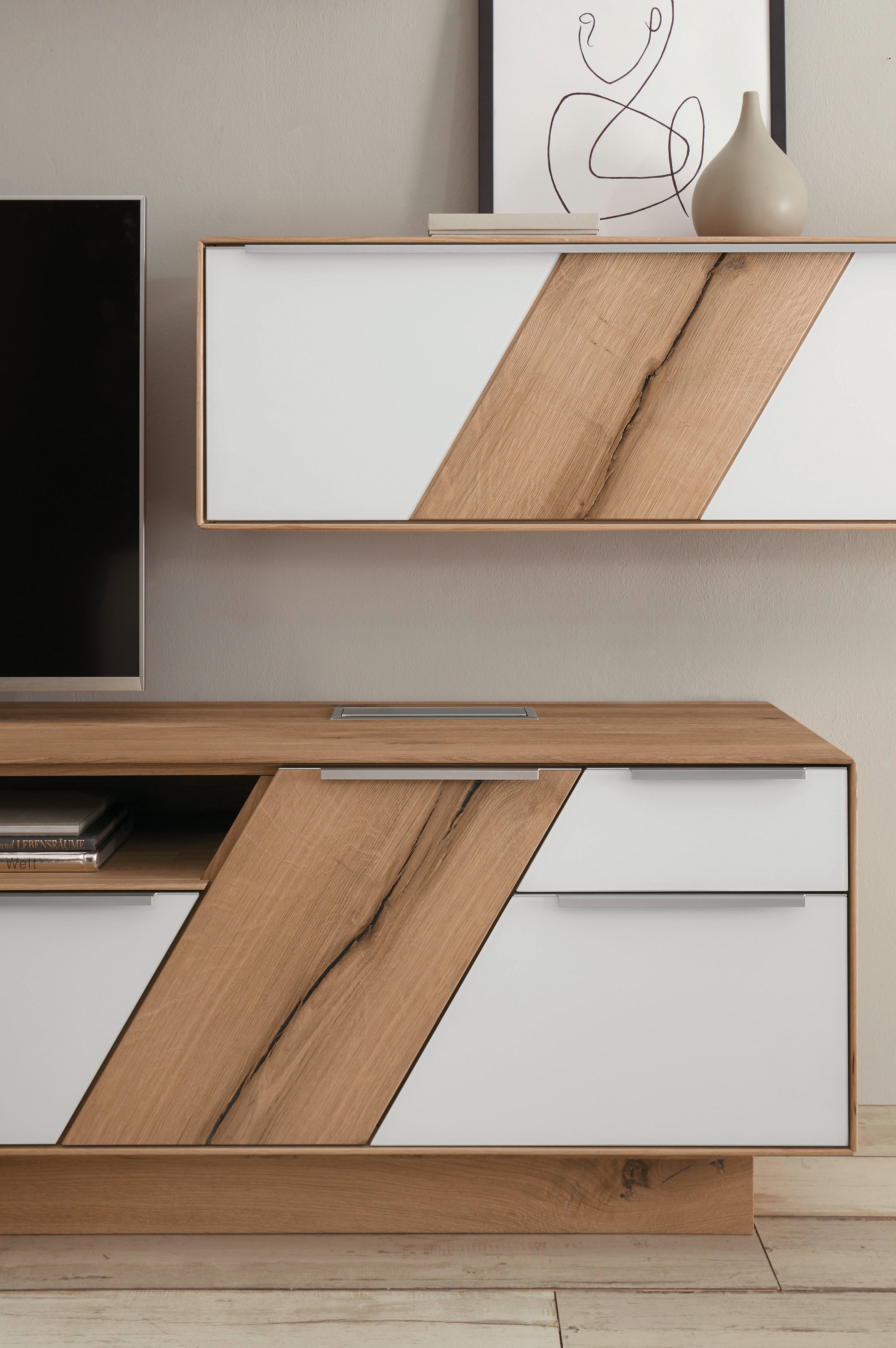 Decker Wohnwand Ramos V15470 Asteiche/ Farbglas weiß | Möbel Letz - Ihr  Online-Shop | Wandkonsolen