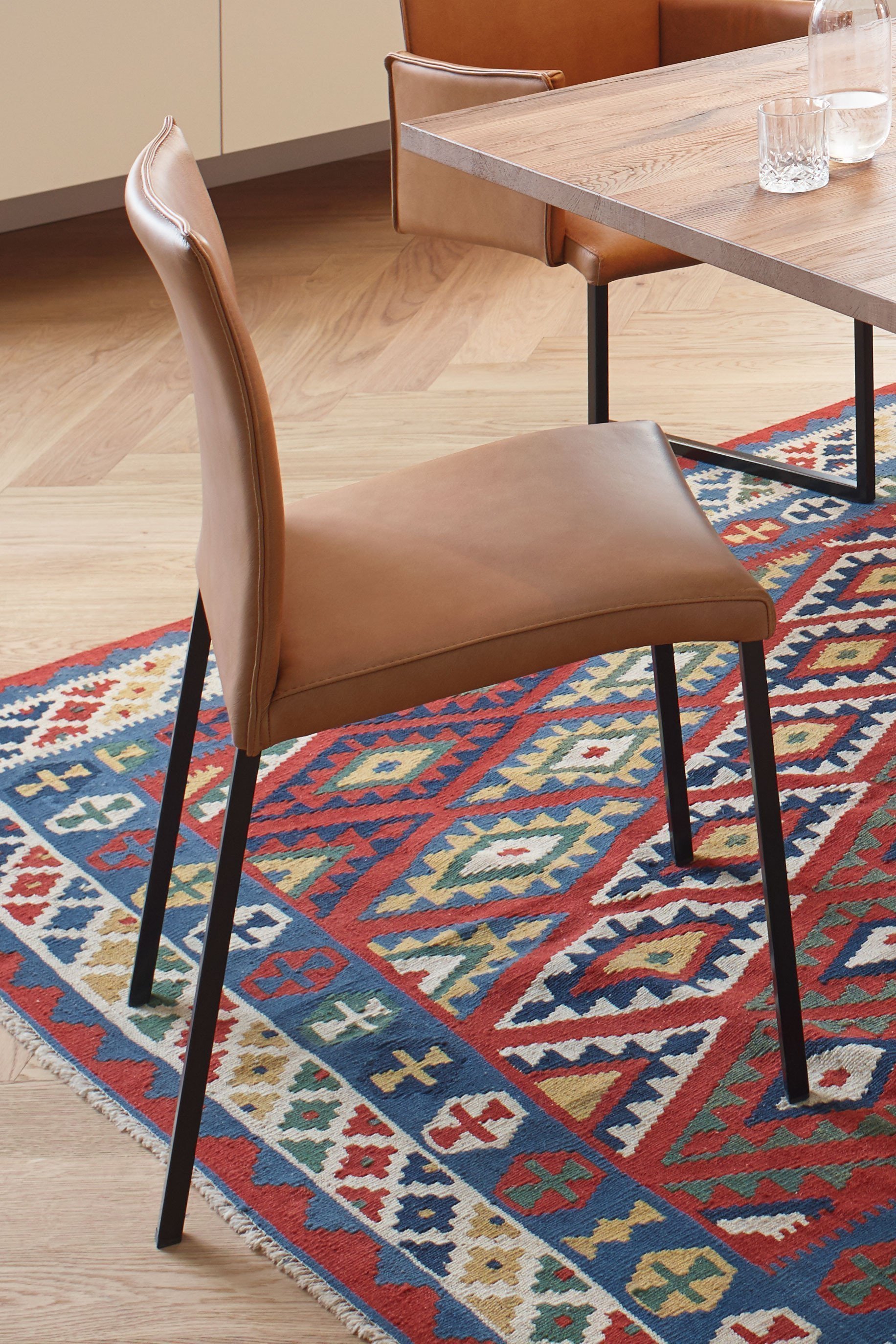 Gwinner Esstisch Block in Balkeneiche terra und Schwarz | Möbel Letz