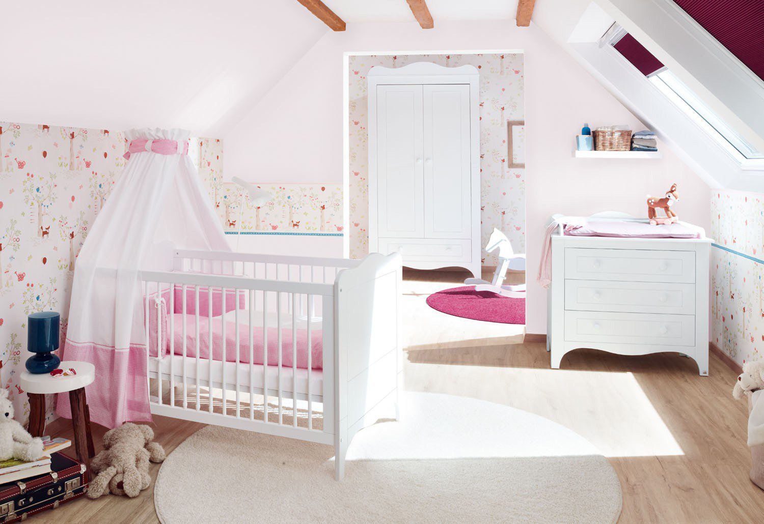 Weisse wickelkommode im babyzimmer ~ wickelkommode amp winnie in ...